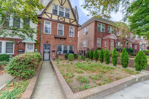 apt1-6842 Dartmouth St, Forest Hills, NY, 11375-5047 | Card Image