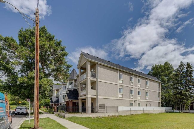 302 - 42 6a St Ne, Condo with 2 bedrooms, 2 bathrooms and 1 parking in Calgary AB | Image 4