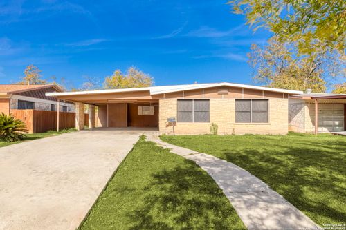 527 Creath Pl, San Antonio, TX, 78221-3017 | Card Image