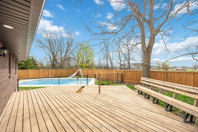 12 Sunset Ave, House other with 5 bedrooms, 2 bathrooms and 8 parking in Warwick ON | Image 39