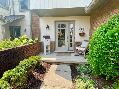 48104 Colony Farm Cir, Plymouth, MI, 48170-3305 | Card Image