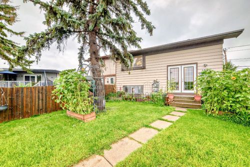 129 Dovertree Place Se, Calgary, AB, T2B2K3 | Card Image