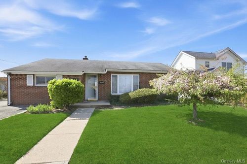 4169 Iris Pl, Bethpage, NY, 11714-6218 | Card Image