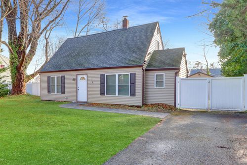 4 Janice Ln, Central Islip, NY, 11722-2006 | Card Image