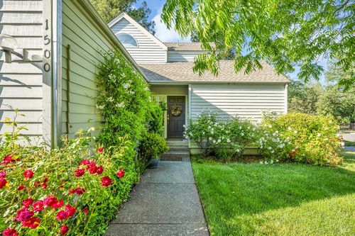 1500 Voorhees Cir, Saint Helena, CA, 94574-2057 | Card Image