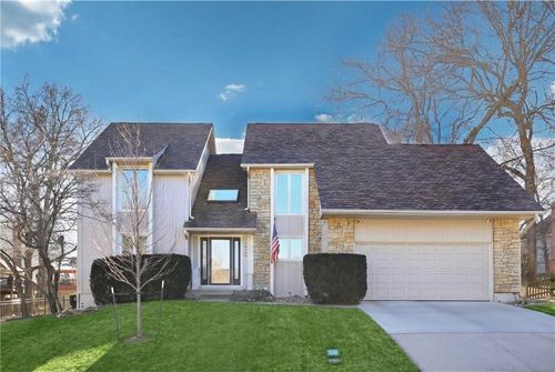 4014 Ne Woodridge Dr, Lee's Summit, MO, 64064-3117 | Card Image