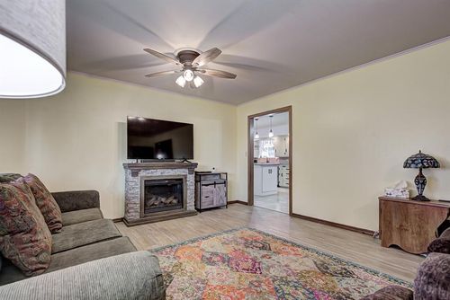 1906 Seneca Ave, Enid, OK, 73703-6752 | Card Image