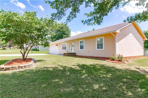 282 75th Rd, Centerview, MO, 64019-8108 | Card Image