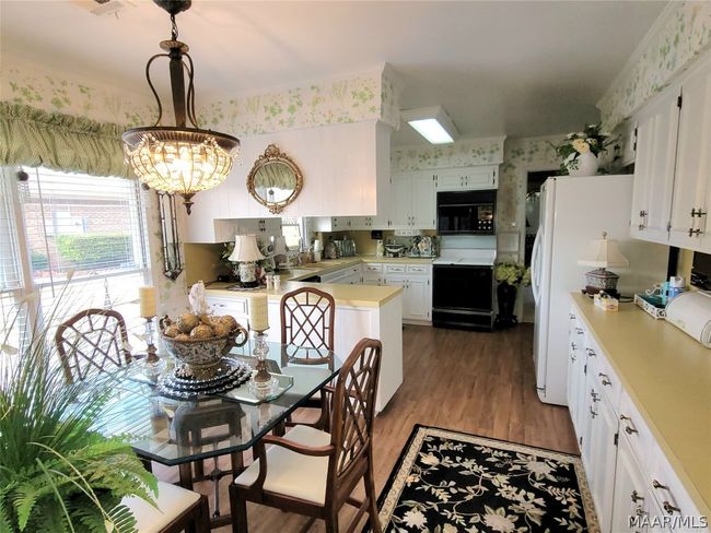 Breakfast nook | Image 13
