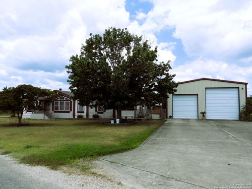 460 Faurie Rd, Lakehills, TX, 78063-4601 | Card Image