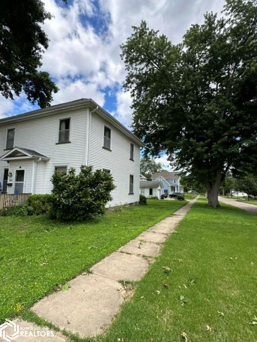 1022 S 8th Street, Burlington, IA, 52601 | Card Image