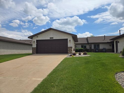 2126 Vierling Dr E, Shakopee, MN, 55379-3721 | Card Image