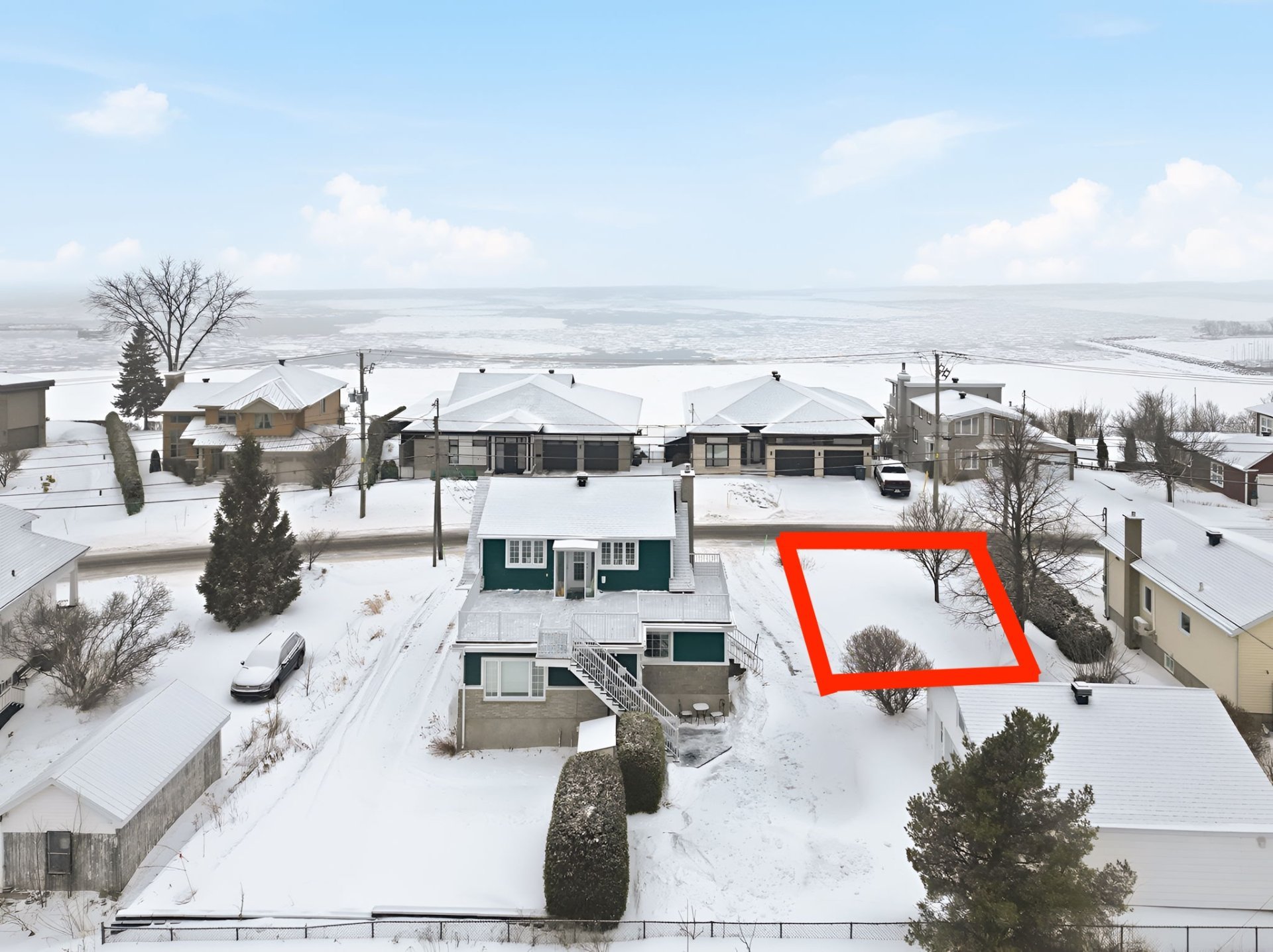 Land in Lévis (Desjardins)