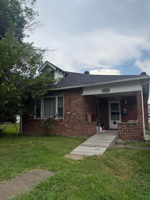 2757 Carter Ave, Ashland, KY, 41101-1914 | Card Image