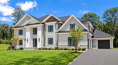 7 Smith Ln, Saint James, NY, 11780-3808 | Card Image