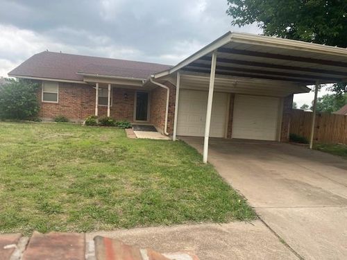 1208 S Bouziden Dr, Moore, OK, 73160-7025 | Card Image
