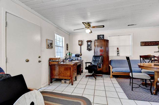 Tiled guest/office quarters with private entrance and parking | Image 16