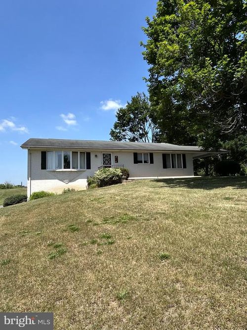 8221 Stone Bridge Rd, GREENCASTLE, PA, 17225-9786 | Card Image