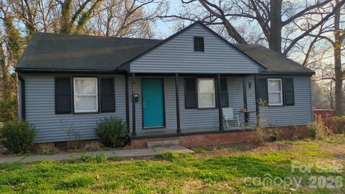 2851 Burbank Dr, Charlotte, NC, 28216-4402 | Card Image