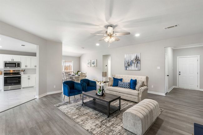 521 Pine St, House other with 3 bedrooms, 2 bathrooms and null parking in Crowley TX | Image 6