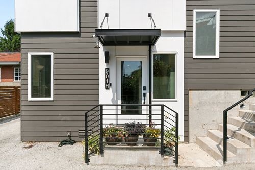 h-901 28th Ave S, Seattle, WA, 98144-3119 | Card Image