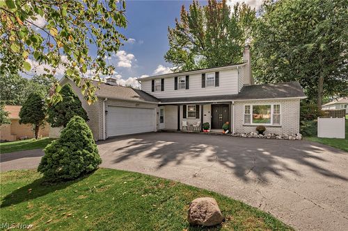 694 Simich Dr, Seven Hills, OH, 44131-3840 | Card Image