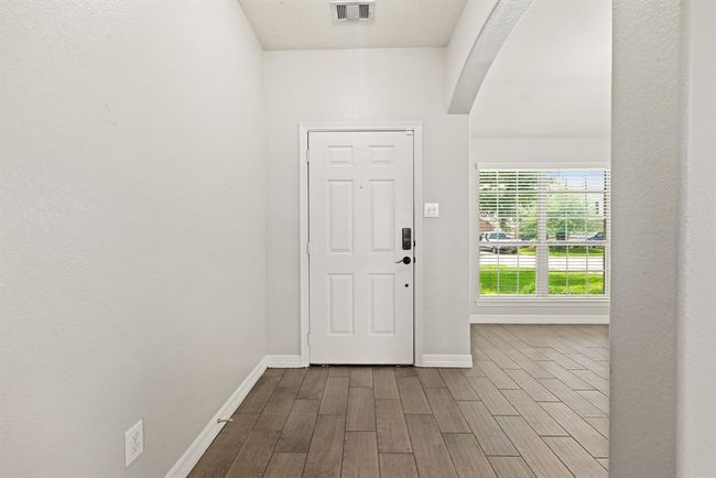 3010 Lockeridge Village Dr, House other with 3 bedrooms, 2 bathrooms and 2 parking in Spring TX | Image 7