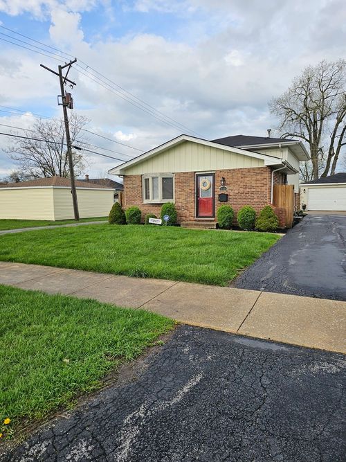 15362 7th Ave, Phoenix, IL, 60426-2521 | Card Image