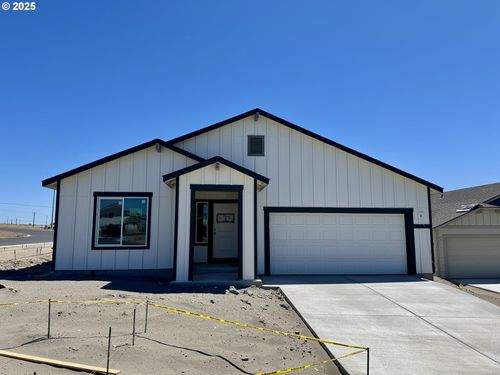 1748 Ne 9th Ct, Hermiston, OR, 97838-2035 | Card Image