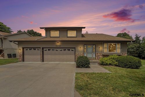 9202 Adams St, Omaha, NE, 68127-4066 | Card Image