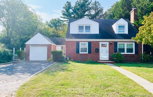 5 Prospect St, Glen Head, NY, 11545-1811 | Card Image