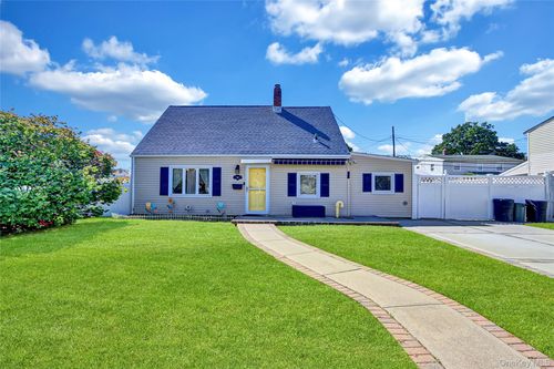 10 Barnyard Ln, Levittown, NY, 11756-1102 | Card Image