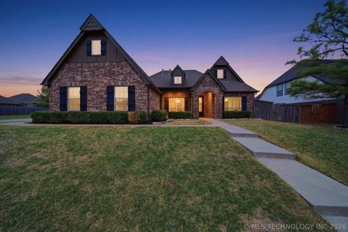 2005 134th St, Bixby, OK, 74008-1047 | Card Image