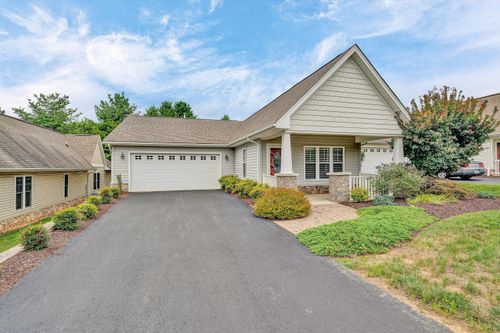8110 Golden Oak Ln, Roanoke, VA, 24019 | Card Image