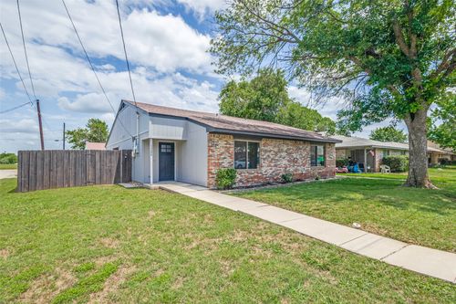 3326 Gardenview Cir, Denton, TX, 76207-7549 | Card Image