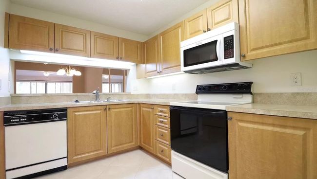 5511 - 5511 Ashton Way, Condo with 2 bedrooms, 2 bathrooms and null parking in SARASOTA FL | Image 6