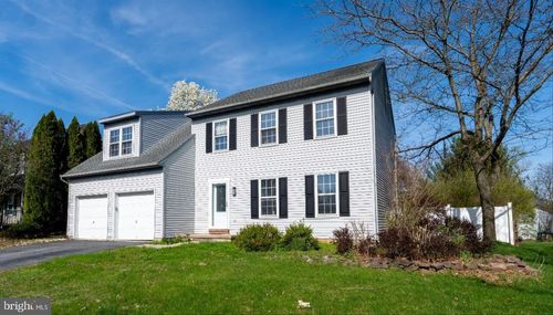 195 Village Spring Ln, REINHOLDS, PA, 17569-9437 | Card Image