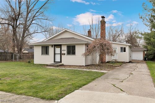 424 Woodstock Road, Eastlake, OH, 44095 | Card Image