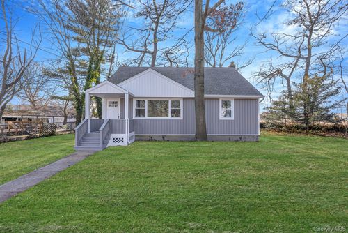 540 Mitchell St, Uniondale, NY, 11553-3015 | Card Image