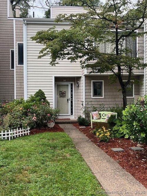 2-2 Currier Ct, Cheshire, CT, 06410-1453 | Card Image