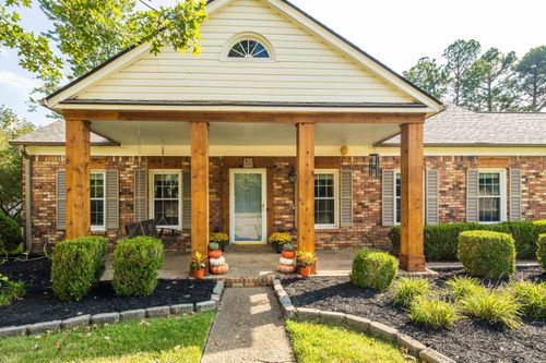 7641 Charstone Dr, Germantown, TN, 38138-1704 | Card Image