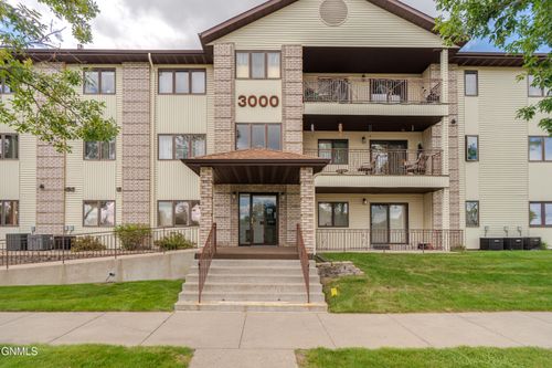 3000 N 4th St, Bismarck, ND, 58503-5570 | Card Image
