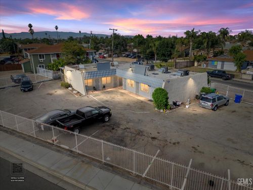2401 S Chester Avenue, Bakersfield, CA, 93304 | Card Image