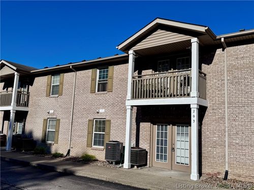 203 Colonial Club Dr, New Albany, IN, 47150-2391 | Card Image