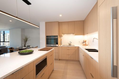 902-1860 Robson St, Vancouver, BC, V6G3C1 | Card Image