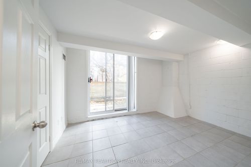 131-1401 Dupont St, Toronto, ON, M6H2B1 | Card Image