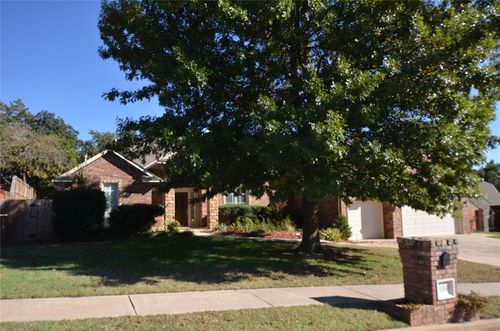 100 Hamptonridge Rd, Edmond, OK, 73034-6814 | Card Image