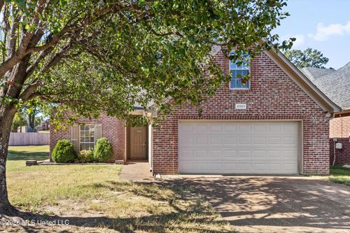 4909 Graham Lake Dr, Olive Branch, MS, 38654-8219 | Card Image