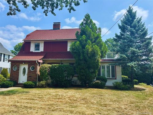 39 Remsen Ln, Floral Park, NY, 11001-1724 | Card Image
