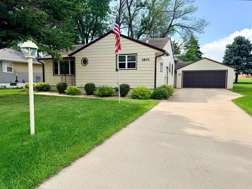 1801 S Shore Dr, Worthington, MN, 56187-1354 | Card Image